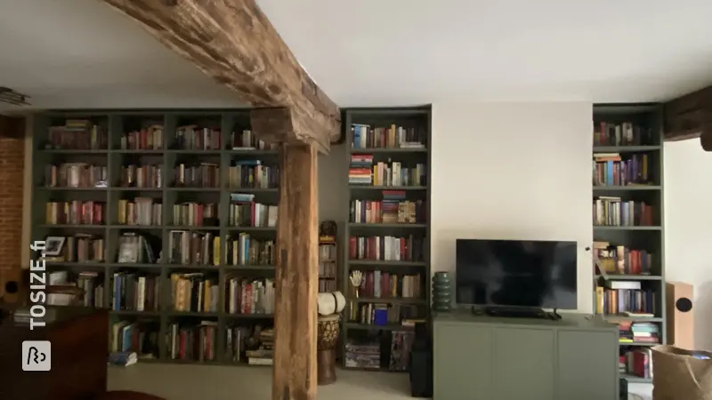 Custom-made bookcase in the living room, by Christel