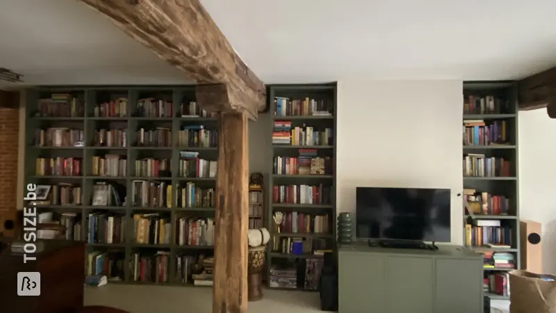 Op maat gemaakte boekenkast in de woonkamer, door Christel