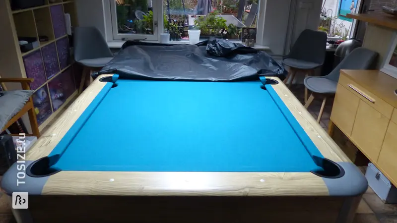 Vielseitiger Billard- und Esstisch für das Wohnzimmer, von Stan