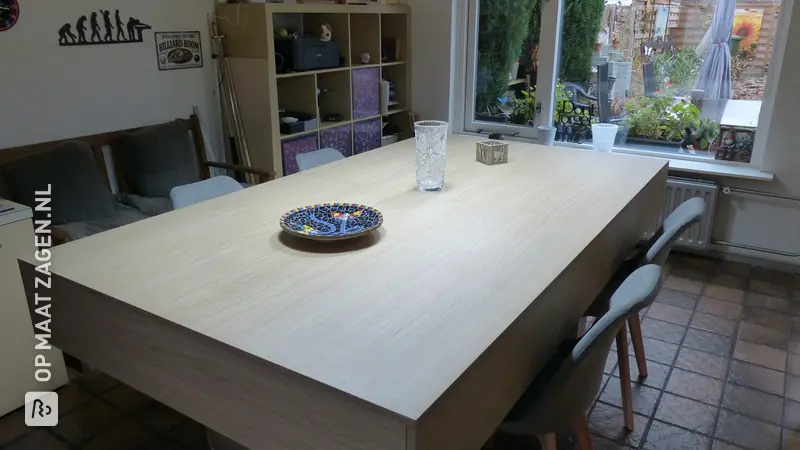 Veelzijdige Pool- en Eettafel voor de Woonkamer, door Stan