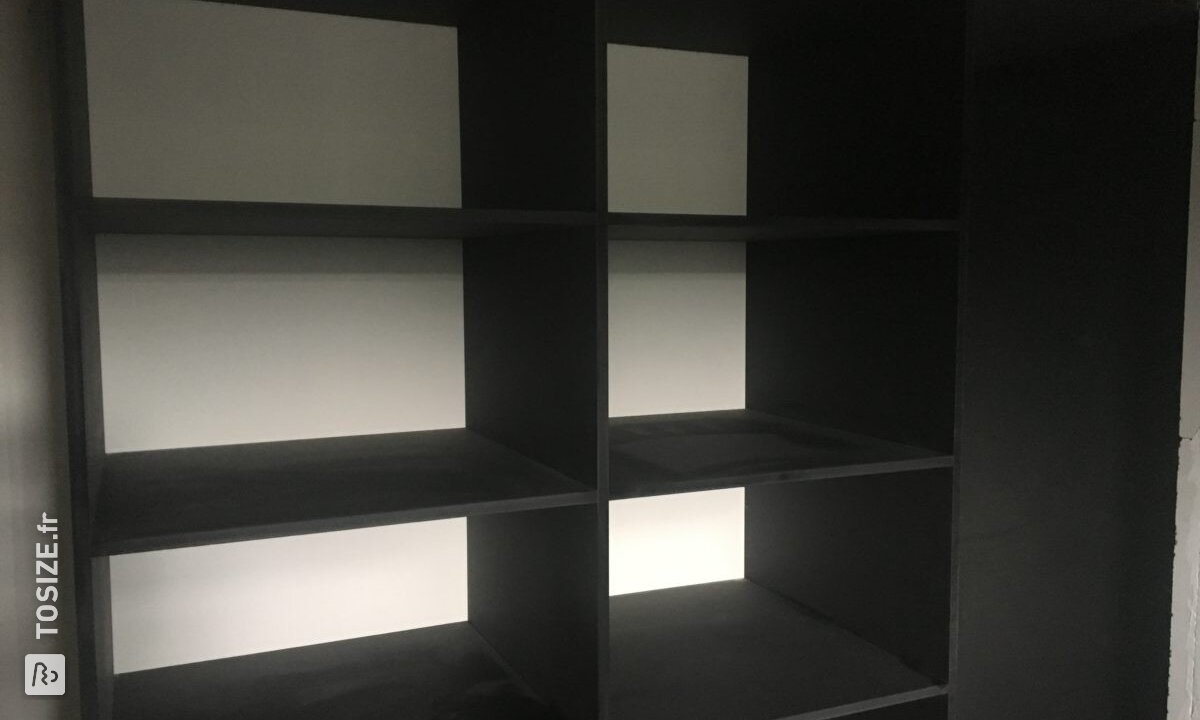 Armoire en MDF noir, par Maureen et Emiel