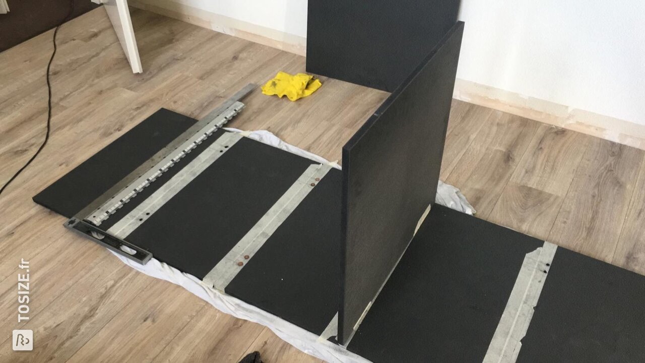 Armoire en MDF noir, par Maureen et Emiel