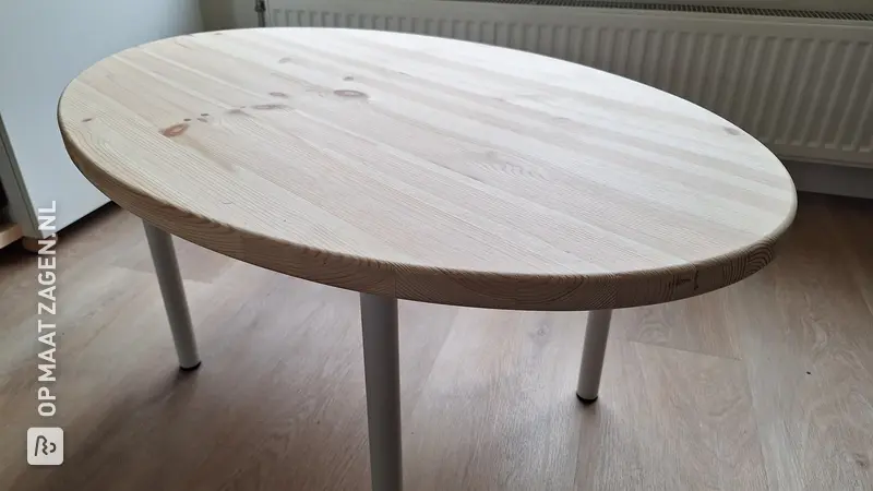 Ovale Tafel en Kindermeubelset, door Lodewijk