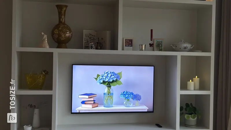 Meuble TV élégant couleur sable, par Mirte
