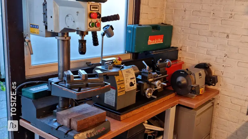 Custom-made workbench with worktop, by Alex