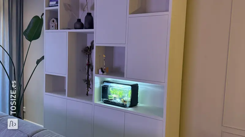 Elegante estantería para el salón, de Steffan