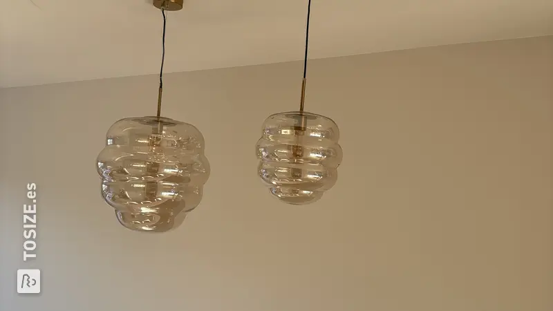 Lámparas de cocina DIY con estante de techo, por Sebastian