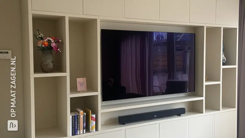 Stijlvolle Tv Vakkenkast voor de Woonkamer, door Melvin