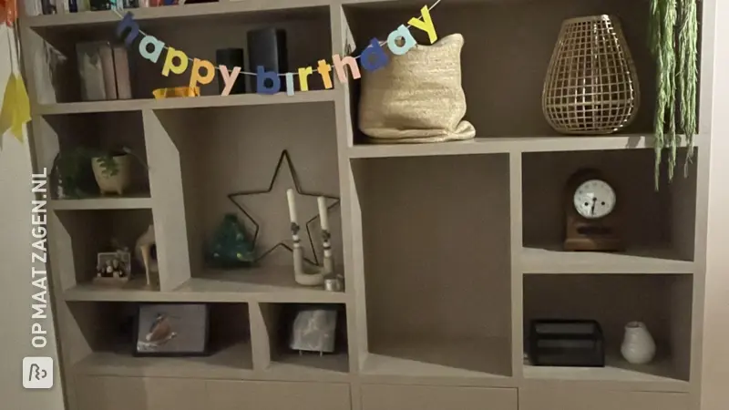 Stijlvolle Vakkenkast voor de Woonkamer, door Linda
