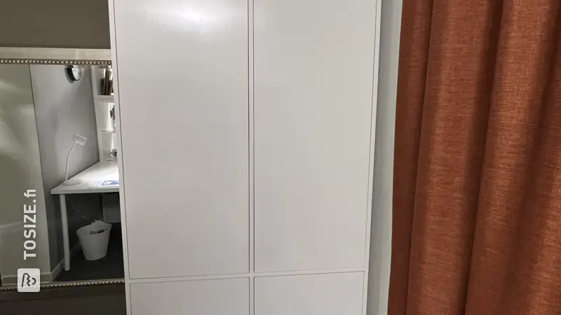 Custom-made wardrobe for the bedroom, by Albert