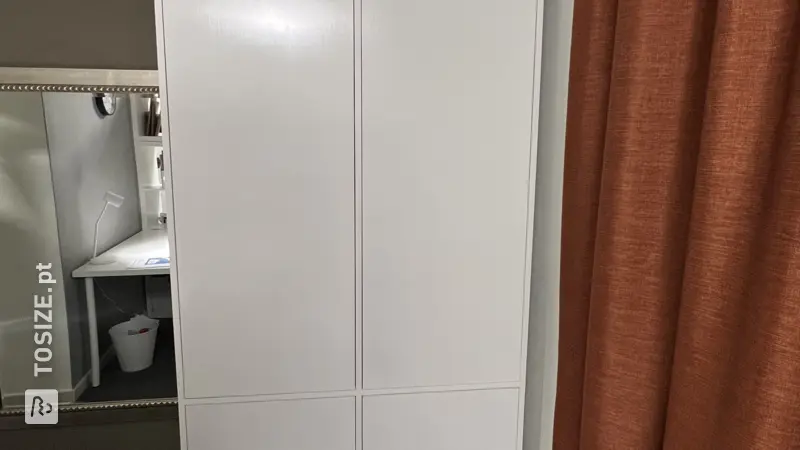 Custom-made wardrobe for the bedroom, by Albert