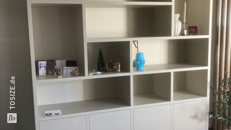 Wunderschönes, selbstmontiertes Regal für das Wohnzimmer von Remco