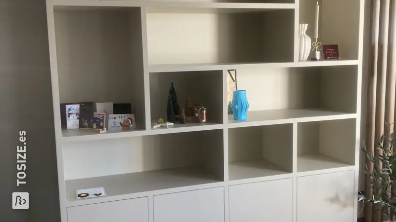 Beautiful self-assembled shelving unit for the living room, by Remco