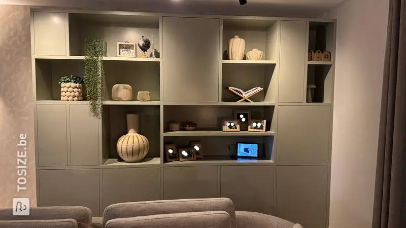 Magnifique étagère pour le salon, par Sanny