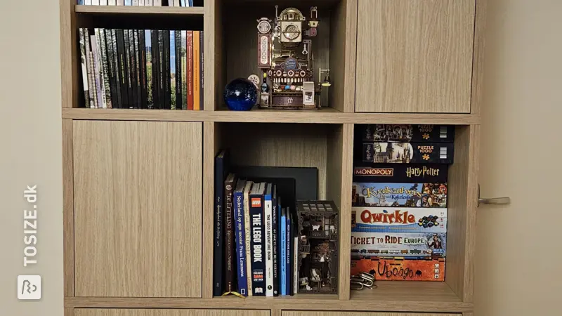 Stylish Atlas Oak wall cabinet for the living room, by Wouter