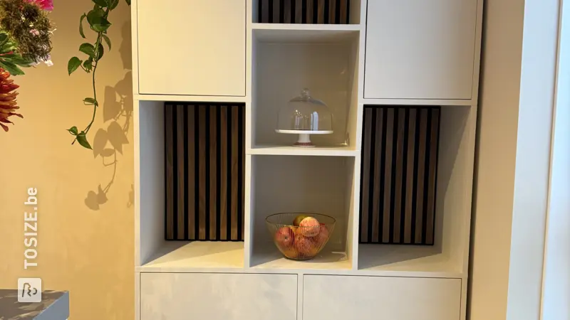 Armoire de rangement de cuisine couleur crème, par Amara