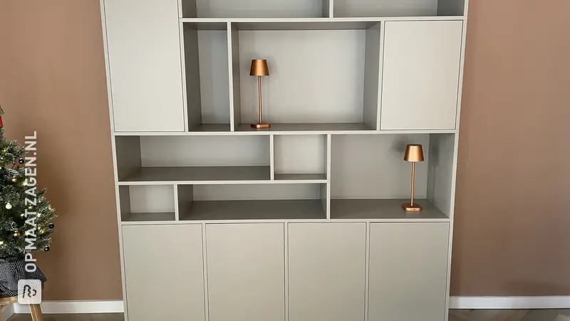 DIY Vakkenkast in Dark Ecru, door Linda