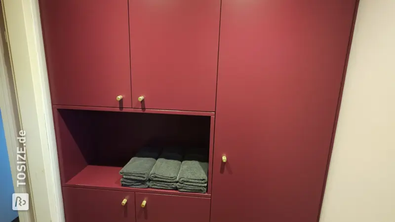 Custom-made burgundy red walk-in closet, by Joris