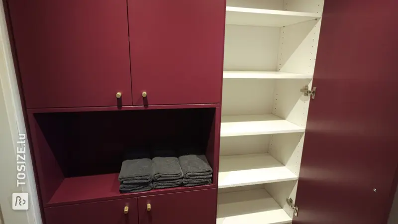 Dressing sur mesure rouge bordeaux, par Joris