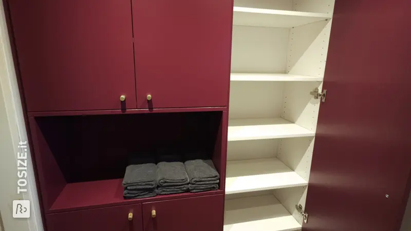 Cabina armadio rosso bordeaux realizzata su misura da Joris