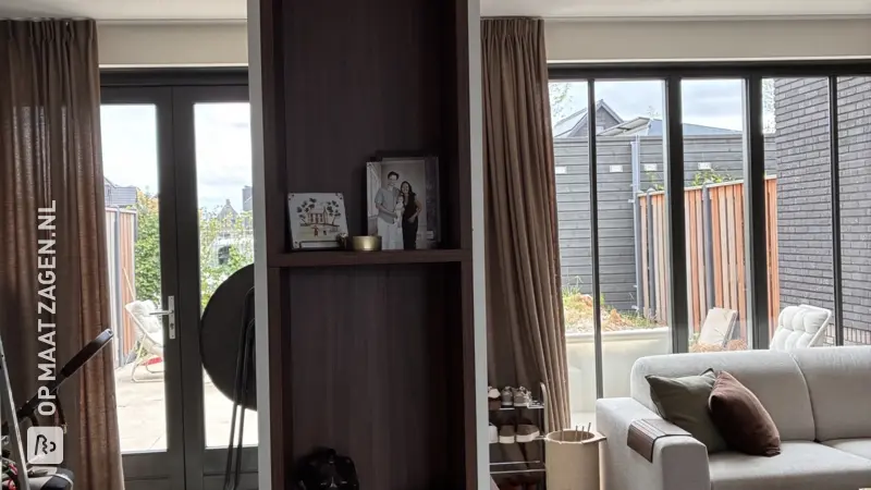 Woonkamer Divider en TV Muur: Modern en Cozy door Linda