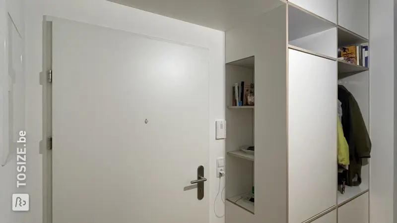 Stylish cupboard and desk in the Niesche, door Jonas