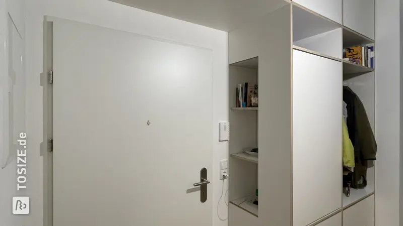 Stylish cupboard and desk in the Niesche, door Jonas