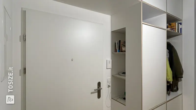 Elegante armadio e scrivania nella Niesche, porta Jonas