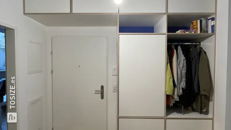 Stylish cupboard and desk in the Niesche, door Jonas