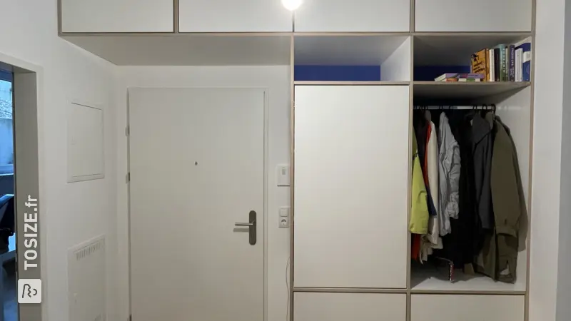Stylish cupboard and desk in the Niesche, door Jonas