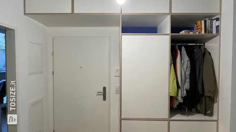 Elegante armadio e scrivania nella Niesche, porta Jonas