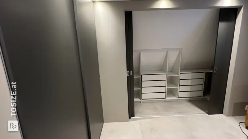Maßgeschneiderter begehbarer Kleiderschrank in Veenendaal, von Pieter