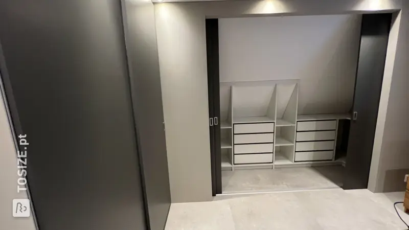 Custom walk-in closet in Veenendaal, by Pieter