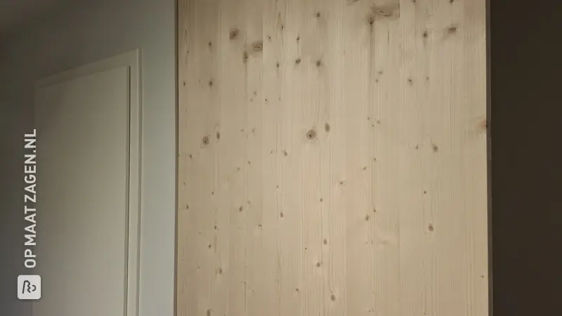 Stylish wooden sliding door for your wardrobe, by Valérie