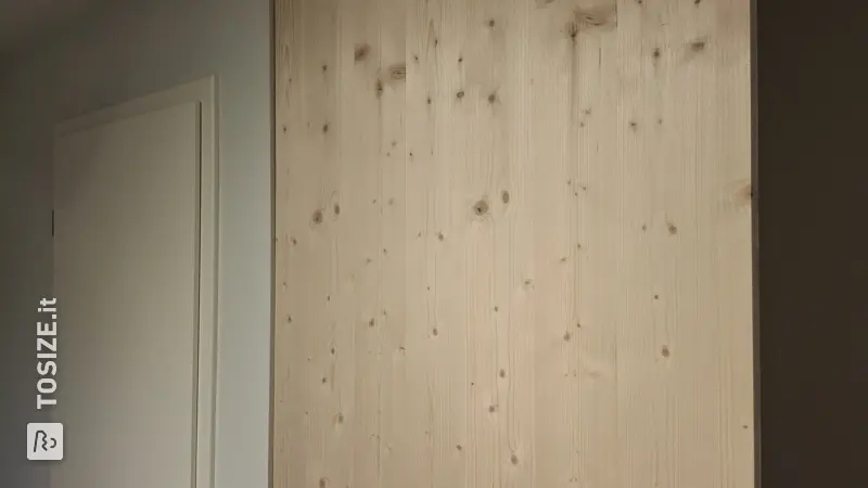 Elegante anta scorrevole in legno per il tuo armadio, di Valérie