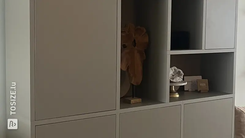 Stilvolles Regal für das Wohnzimmer von MARION