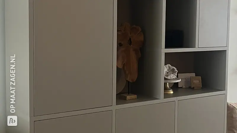 Stijlvolle Vakkenkast voor de Woonkamer, door MARION