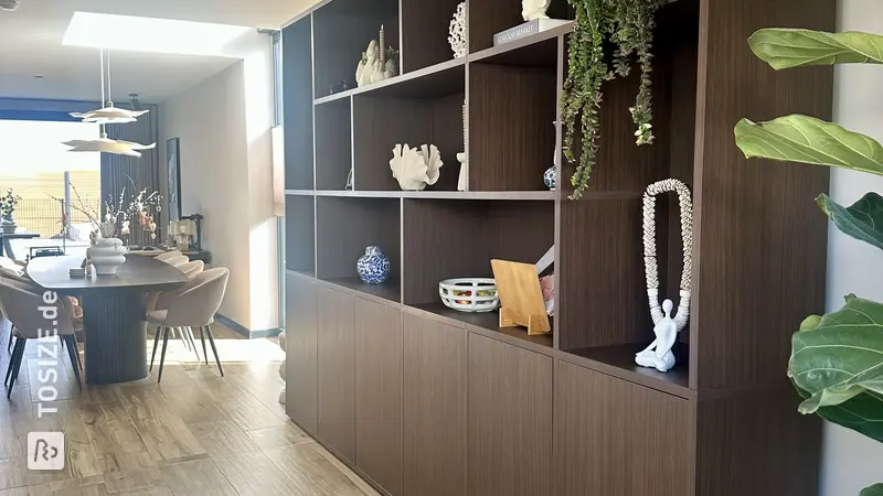 Stilvoller Schrank mit Fächern für das Wohnzimmer, von Joep