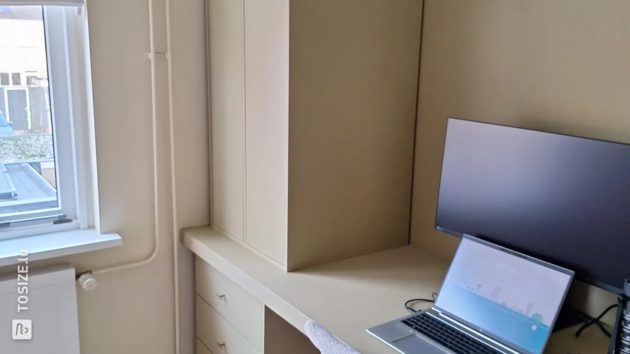 Magnifique meuble vert pour bureau, par Ian