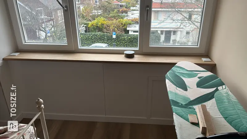 Appuis de fenêtre sur mesure dans la chambre mansardée, par Steven