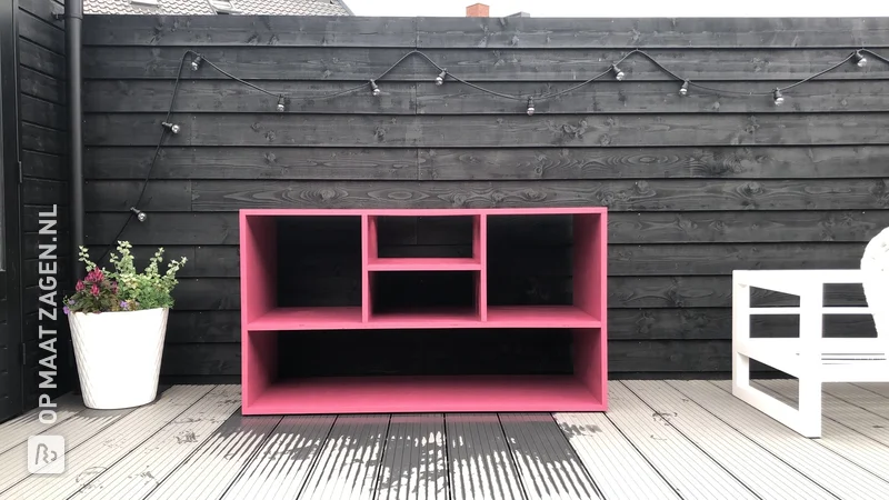 Bright pink BBQ furniture made of Multiplex, by Felix