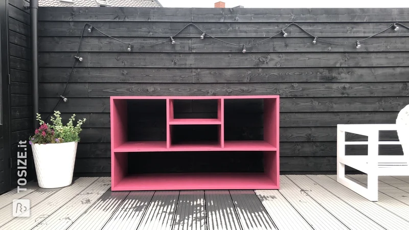 Mobili per barbecue rosa brillante realizzati in Multiplex, di Felix