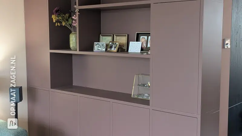DIY Wandkast voor de Woonkamer in Full Plum, door Peter-Paul