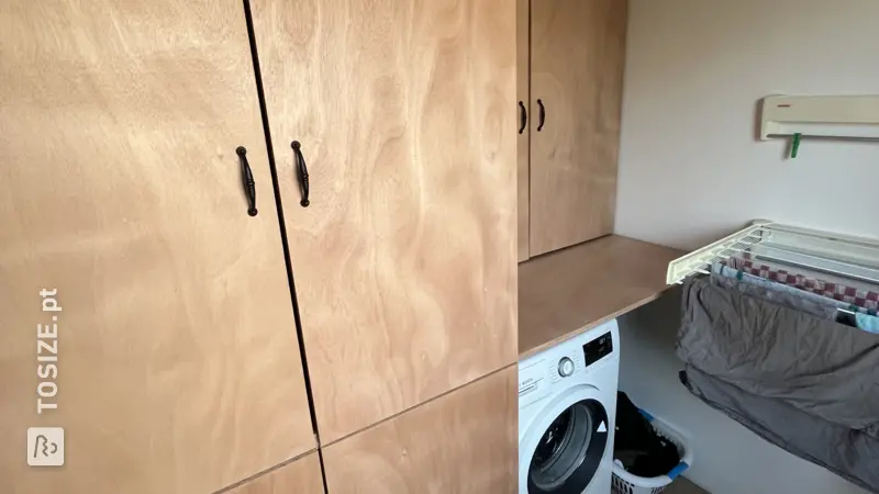 Stylish built-in cupboard in the laundry room, by Michiel