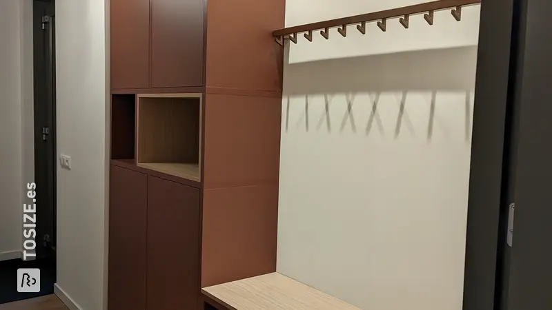 Mueble de recibidor y zapatero caseros en estilo Kallax, por Peter