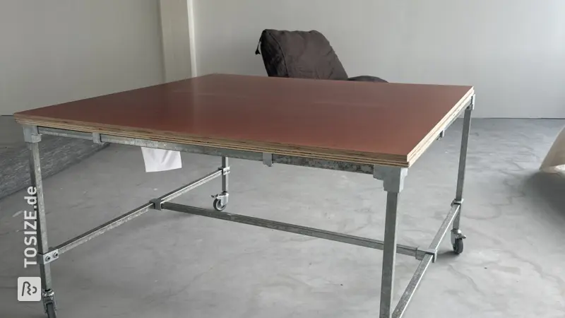 Selbstgebauter Tisch auf Rädern, von Jessie
