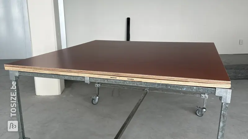 Table à roulettes faite maison, par Jessie