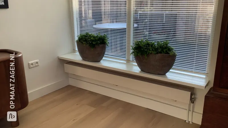Stijlvolle Vensterbank en Radiatorombouw in de Woonkamer, door Rien