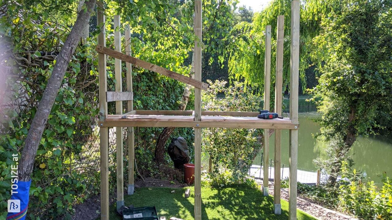 Ein Spiel-/Kletterhaus aus Sperrholz, von Gert