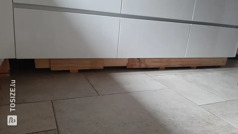 Socle de cuisine sur mesure en MDF résistant à l'humidité, par John